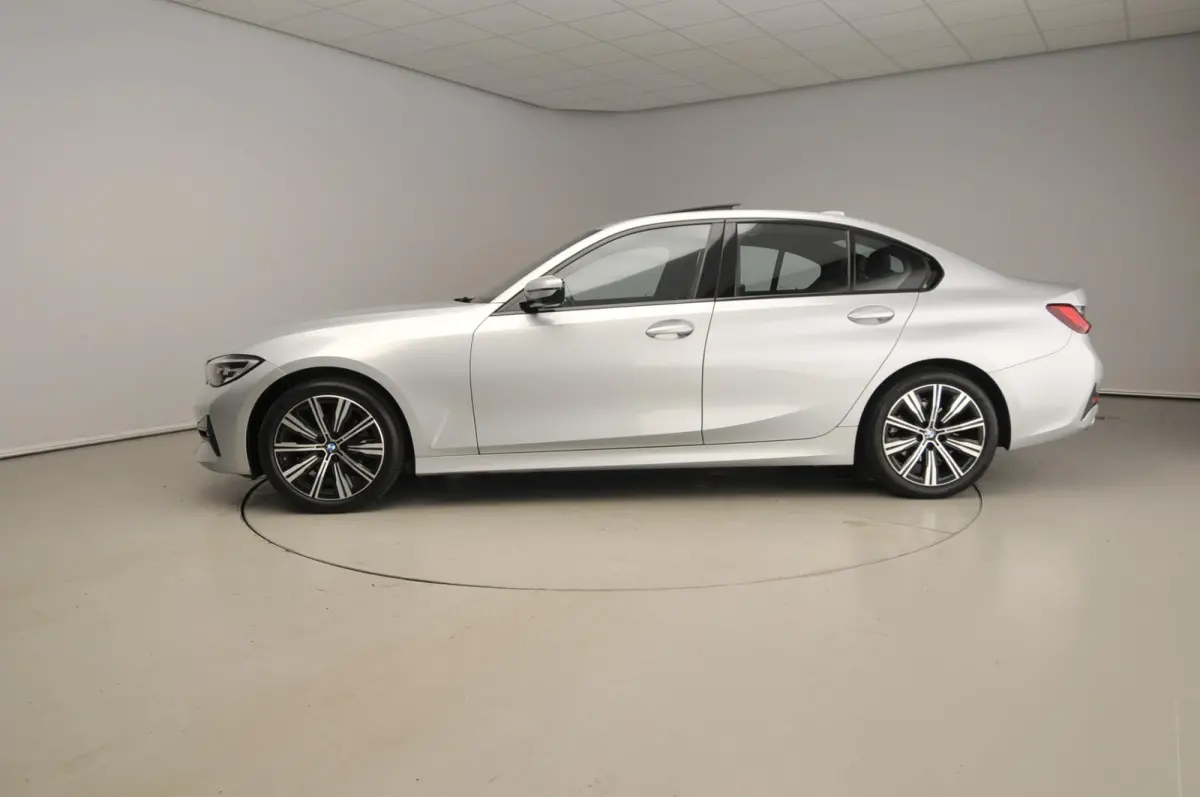 320i | LED | Navigatie | Schuifdak | Sportstoelen | DAB | Hifi speakers | Alu 18 inch