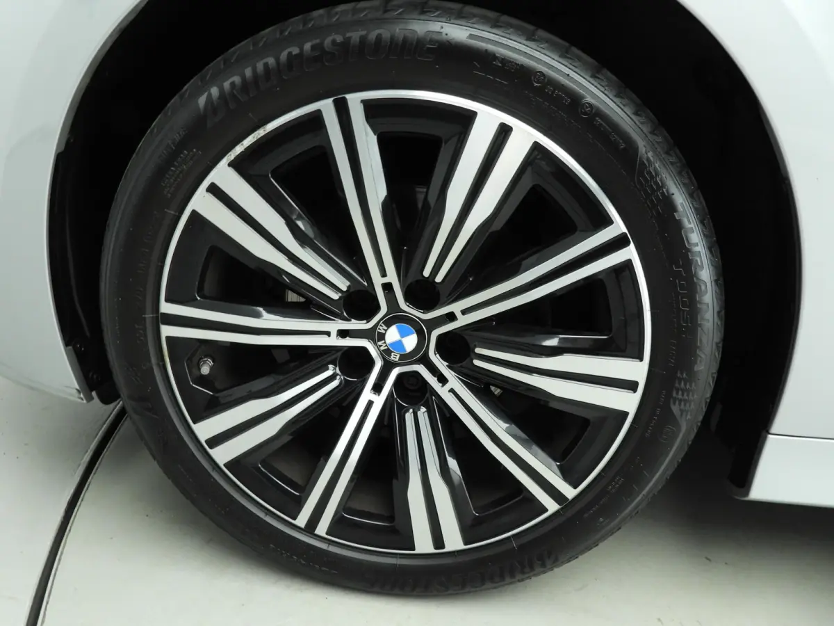 320i | LED | Navigatie | Schuifdak | Sportstoelen | DAB | Hifi speakers | Alu 18 inch