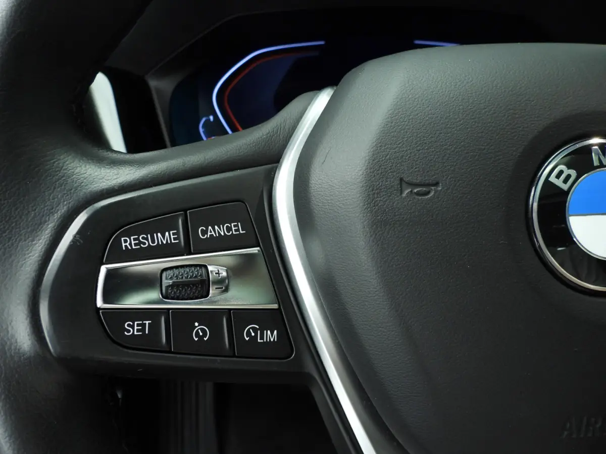 320i | LED | Navigatie | Schuifdak | Sportstoelen | DAB | Hifi speakers | Alu 18 inch