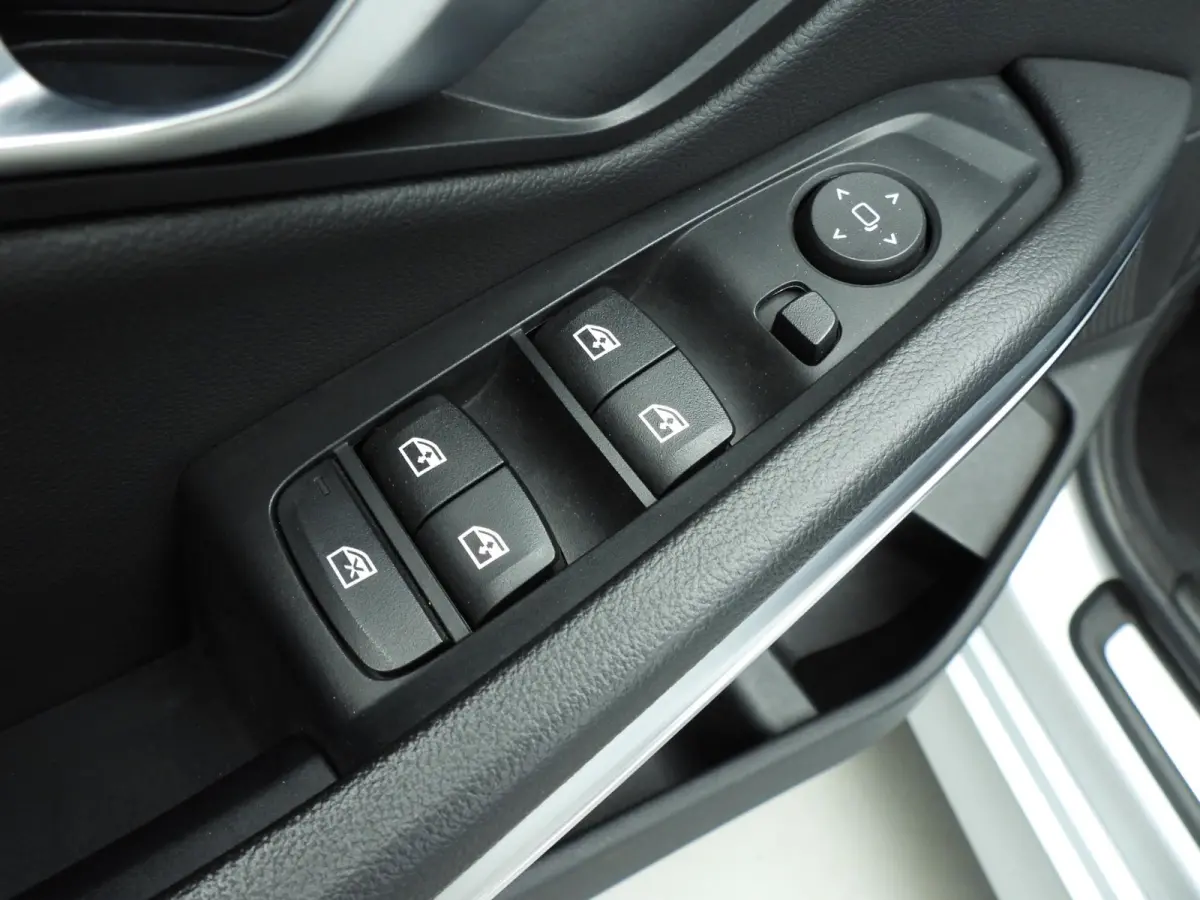 320i | LED | Navigatie | Schuifdak | Sportstoelen | DAB | Hifi speakers | Alu 18 inch