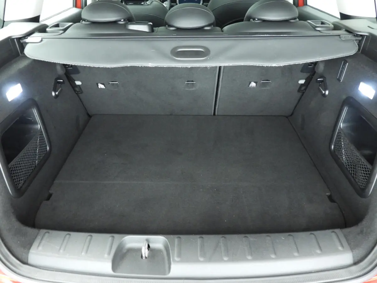 One Classic | LED | Navigatie | Panoramadak | Sportstoelen | Achteruitrijcamera | Alu wielen 17 inch