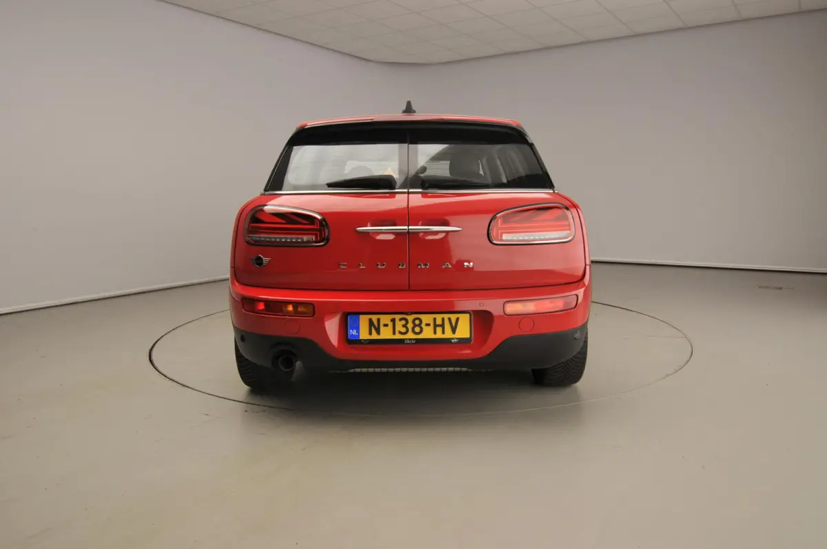 One Classic | LED | Navigatie | Panoramadak | Sportstoelen | Achteruitrijcamera | Alu wielen 17 inch