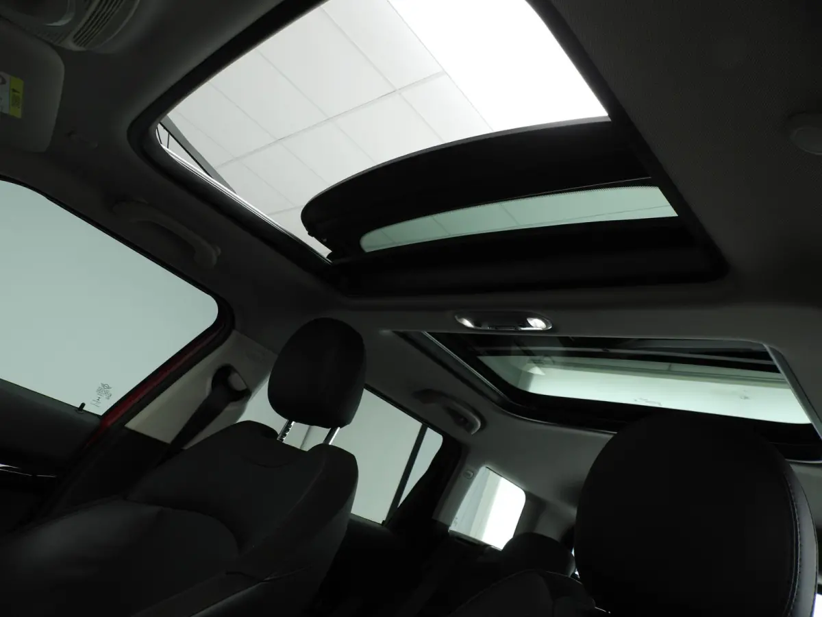 One Classic | LED | Navigatie | Panoramadak | Sportstoelen | Achteruitrijcamera | Alu wielen 17 inch