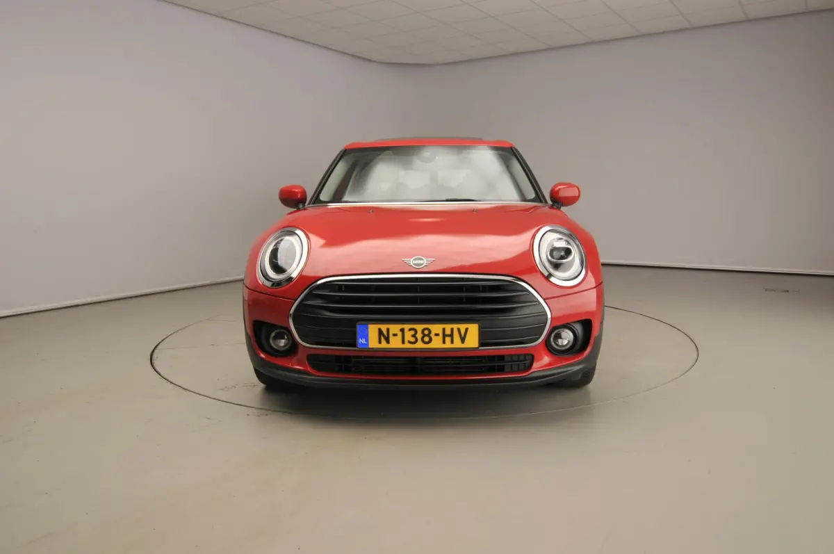 One Classic | LED | Navigatie | Panoramadak | Sportstoelen | Achteruitrijcamera | Alu wielen 17 inch