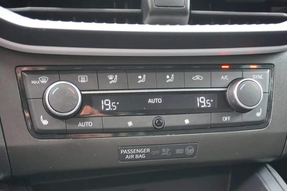 1.0 EcoTSI 95pk Style Business Intense | Digitaal Dash | Stoelverwarming | Full Link | LED | Cruise