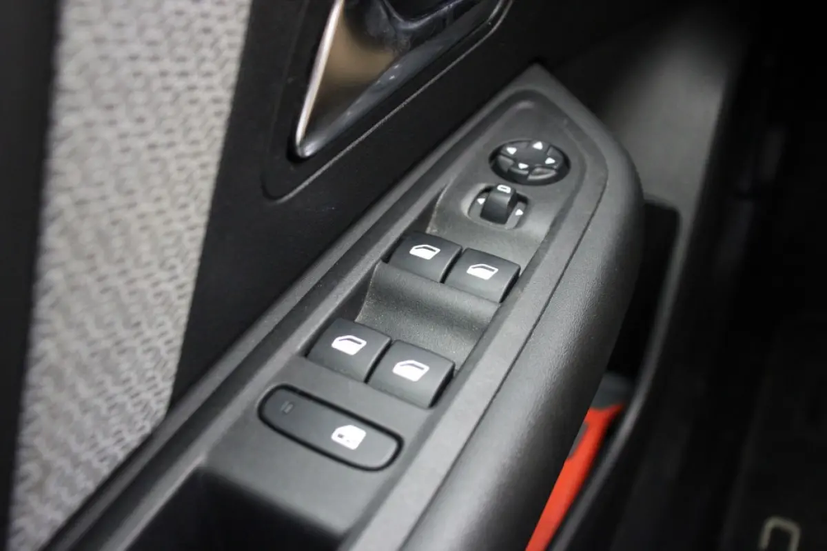 1.2 Puretech Feel Edition Automaat - Carplay, Cruise