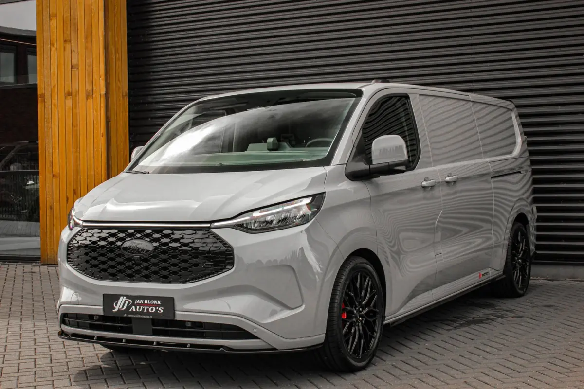 Cust. 340 L2H1 Limited 71kWh 218PK / JB- EDITON / CAMERA / 370KM RANGE / APPLE CARPLAY /DRIVERS- PACK /FULL OPTION