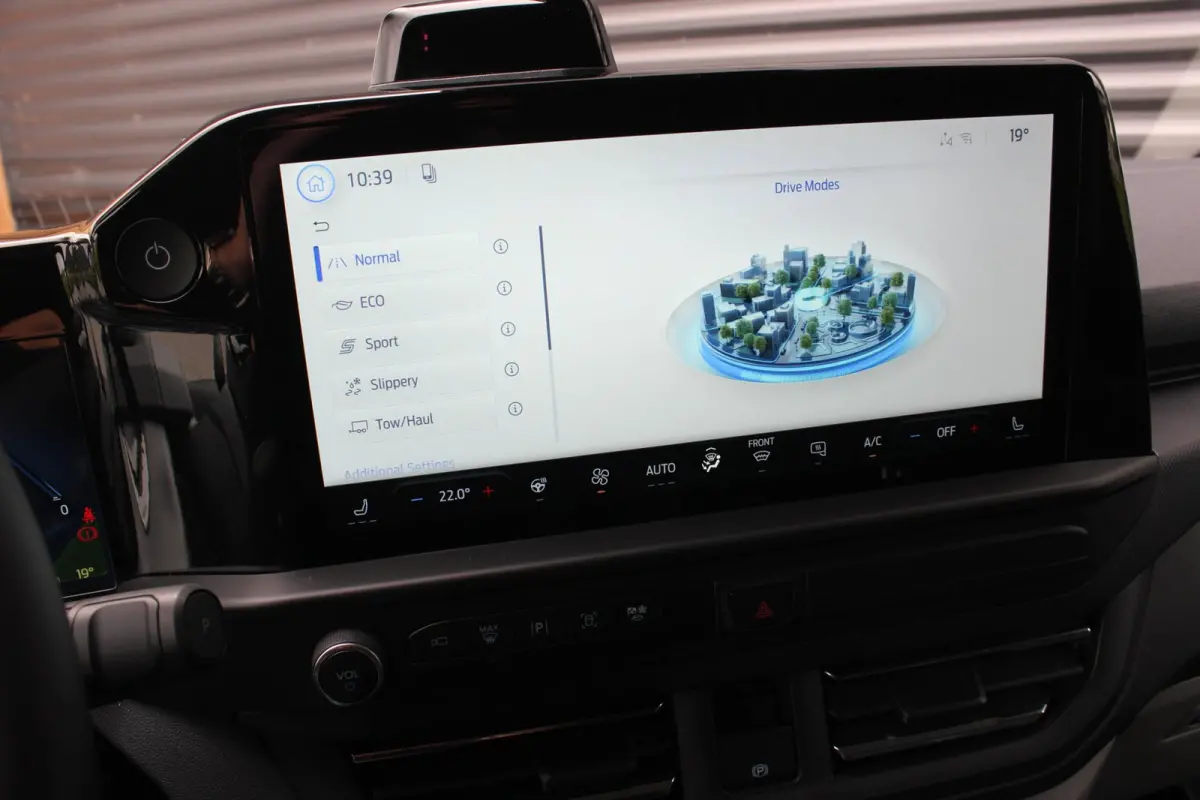 Cust. 340 L2H1 Limited 71kWh 218PK / JB- EDITON / CAMERA / 370KM RANGE / APPLE CARPLAY /DRIVERS- PACK /FULL OPTION