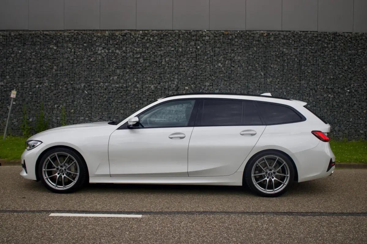 BMW 330i Touring|Pano - Parelmoer Wit - Live Cockpit - 1 Eig