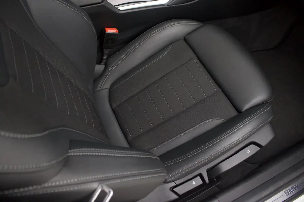 BMW 330i Touring|Pano - Parelmoer Wit - Live Cockpit - 1 Eig