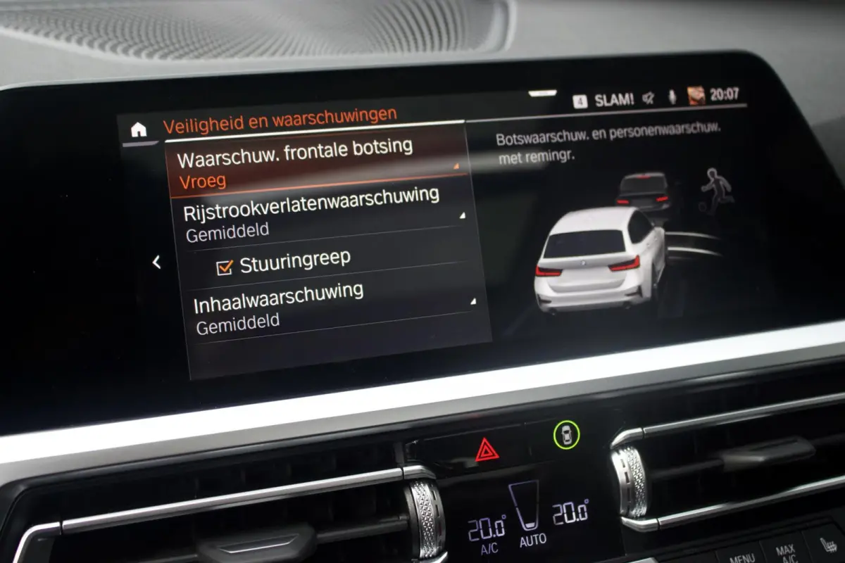 BMW 330i Touring|Pano - Parelmoer Wit - Live Cockpit - 1 Eig