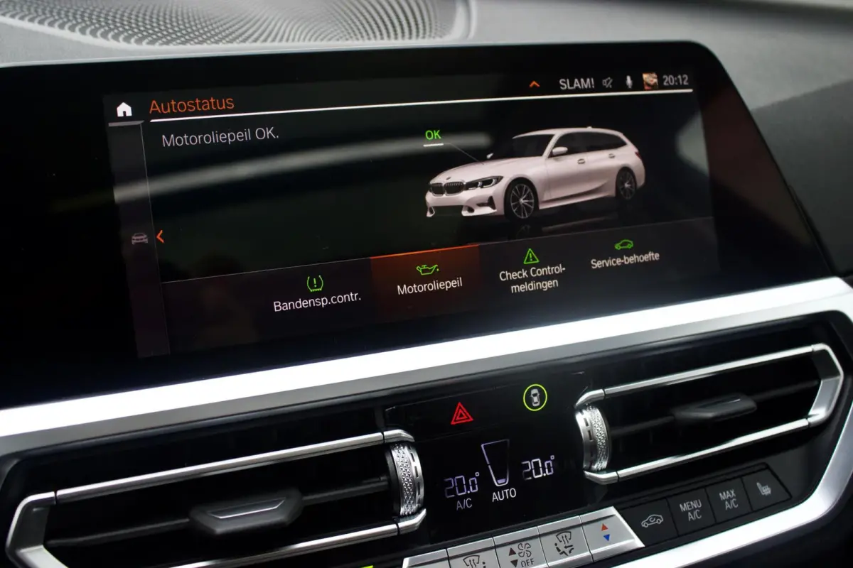 BMW 330i Touring|Pano - Parelmoer Wit - Live Cockpit - 1 Eig