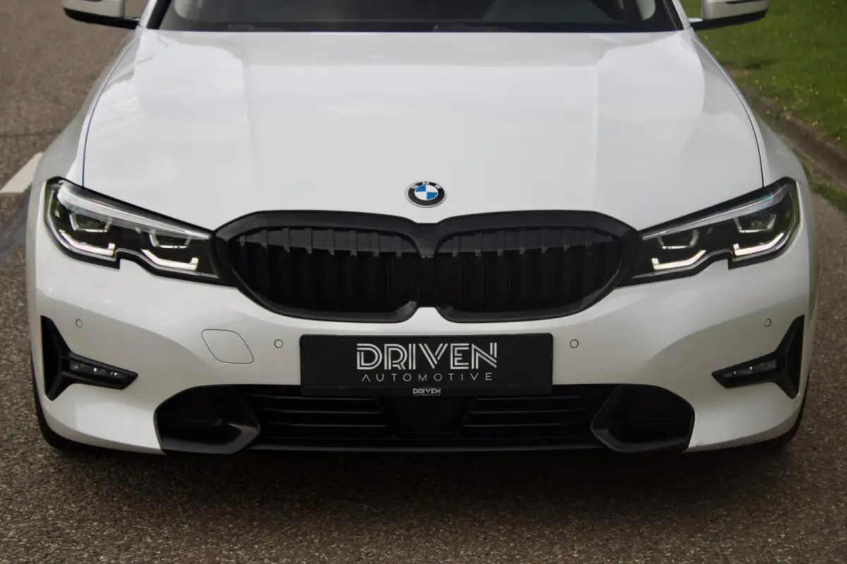 BMW 330i Touring|Pano - Parelmoer Wit - Live Cockpit - 1 Eig