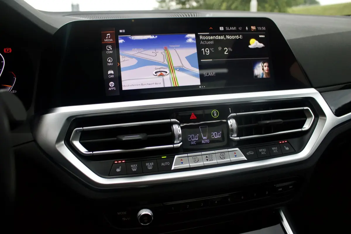 BMW 330i Touring|Pano - Parelmoer Wit - Live Cockpit - 1 Eig