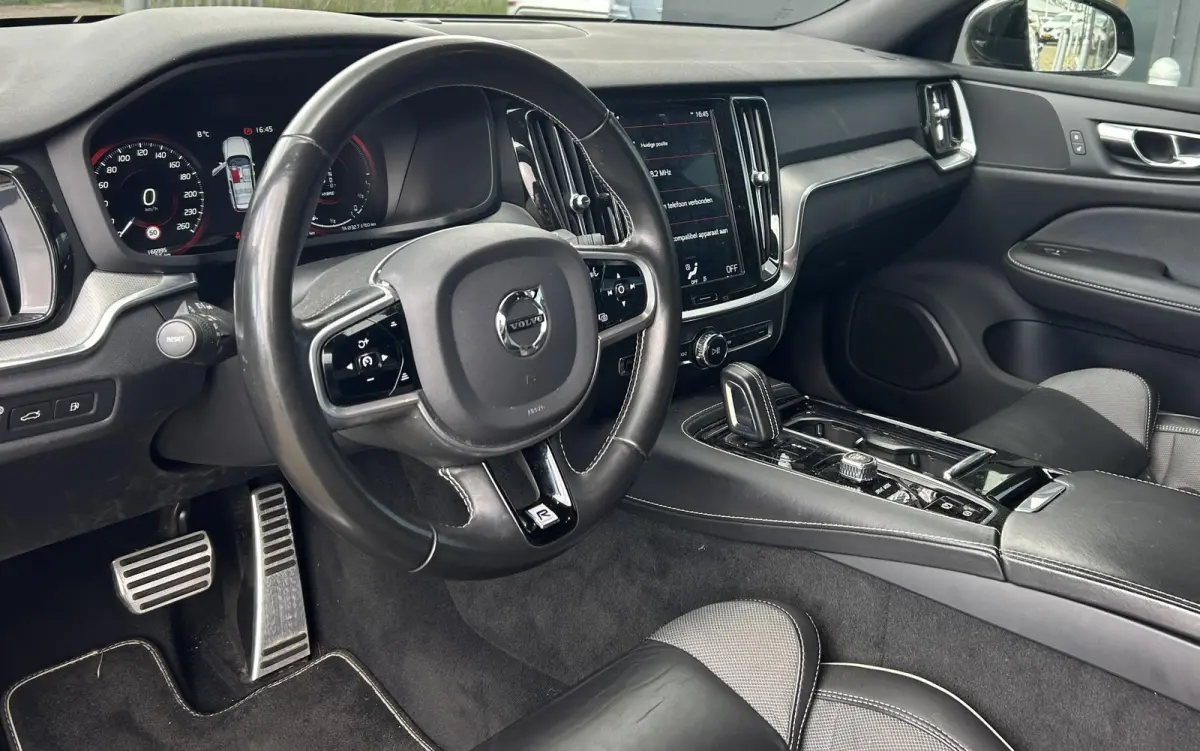2.0 T8 Twin Engine AWD R-Design 331PK | Achteruitrijcamera | Elektrische Trekhaak | Nieuwe APK | LED | Carplay | Lederen Bekleding | Elektrisch Bestuurdersstoel met Geheugen | Elektrisch Ver