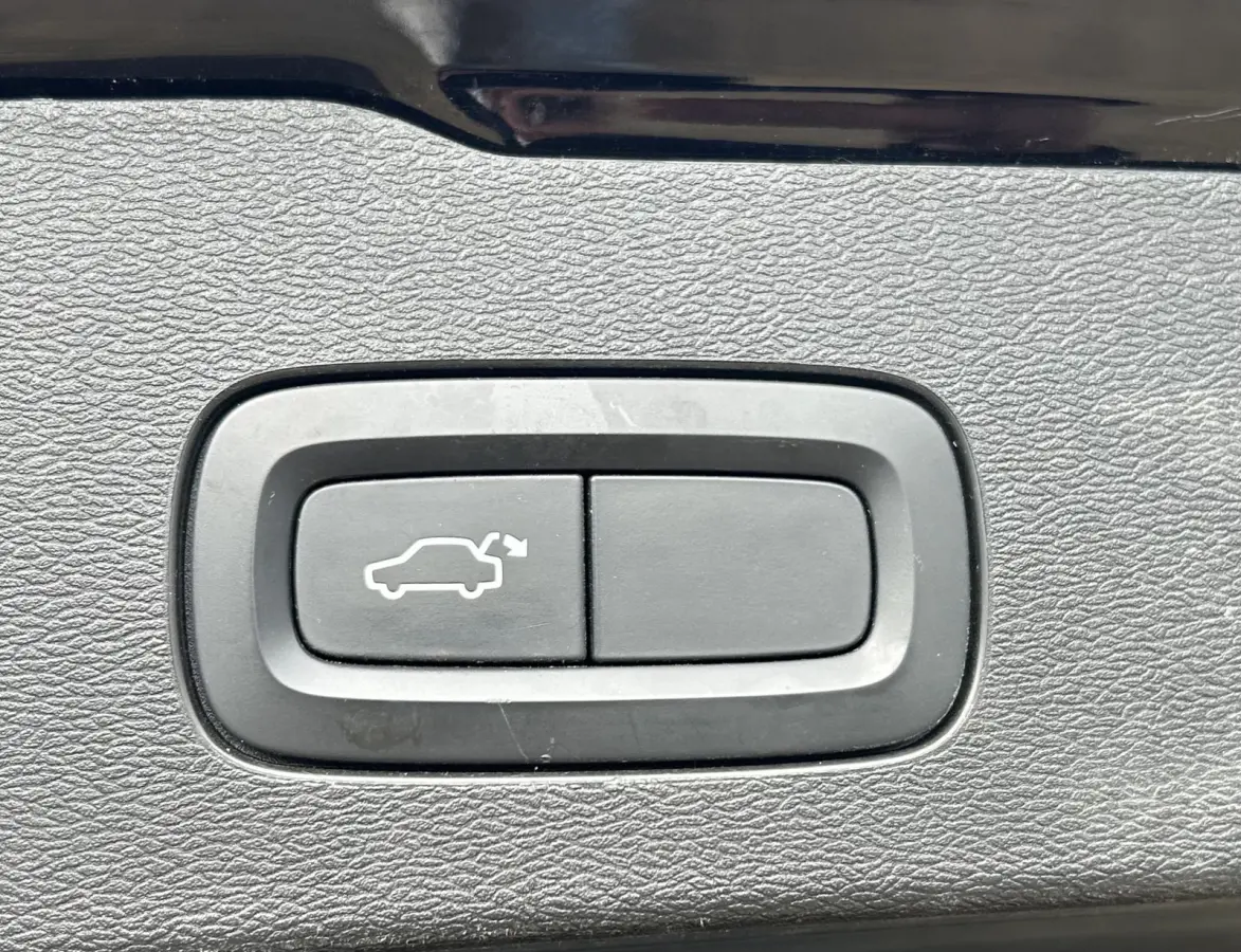 2.0 T8 Twin Engine AWD R-Design 331PK | Achteruitrijcamera | Elektrische Trekhaak | Nieuwe APK | LED | Carplay | Lederen Bekleding | Elektrisch Bestuurdersstoel met Geheugen | Elektrisch Ver