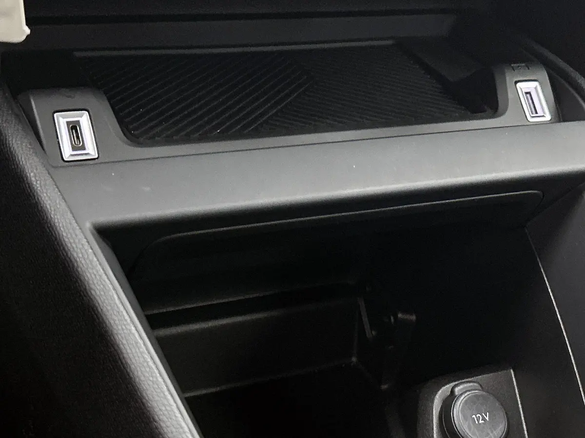 1.2 Hybrid 145pk Plus Automaat | Apple Carplay/Android Auto | Climate Control | Cruise Control | Camera | LED |