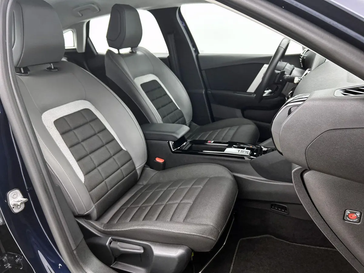 1.2 Hybrid 145pk Plus Automaat | Apple Carplay/Android Auto | Climate Control | Cruise Control | Camera | LED |