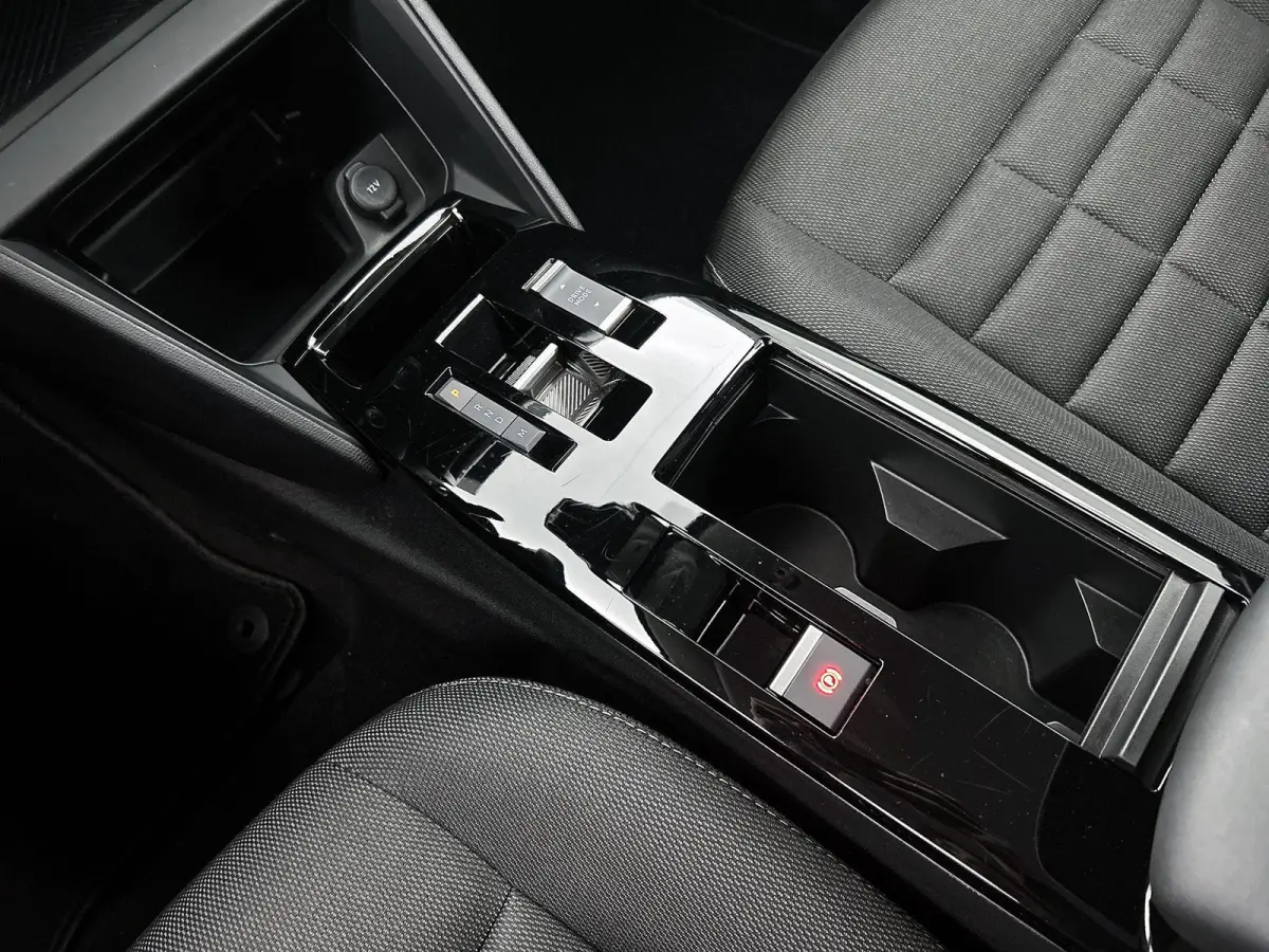1.2 Hybrid 145pk Plus Automaat | Apple Carplay/Android Auto | Climate Control | Cruise Control | Camera | LED |