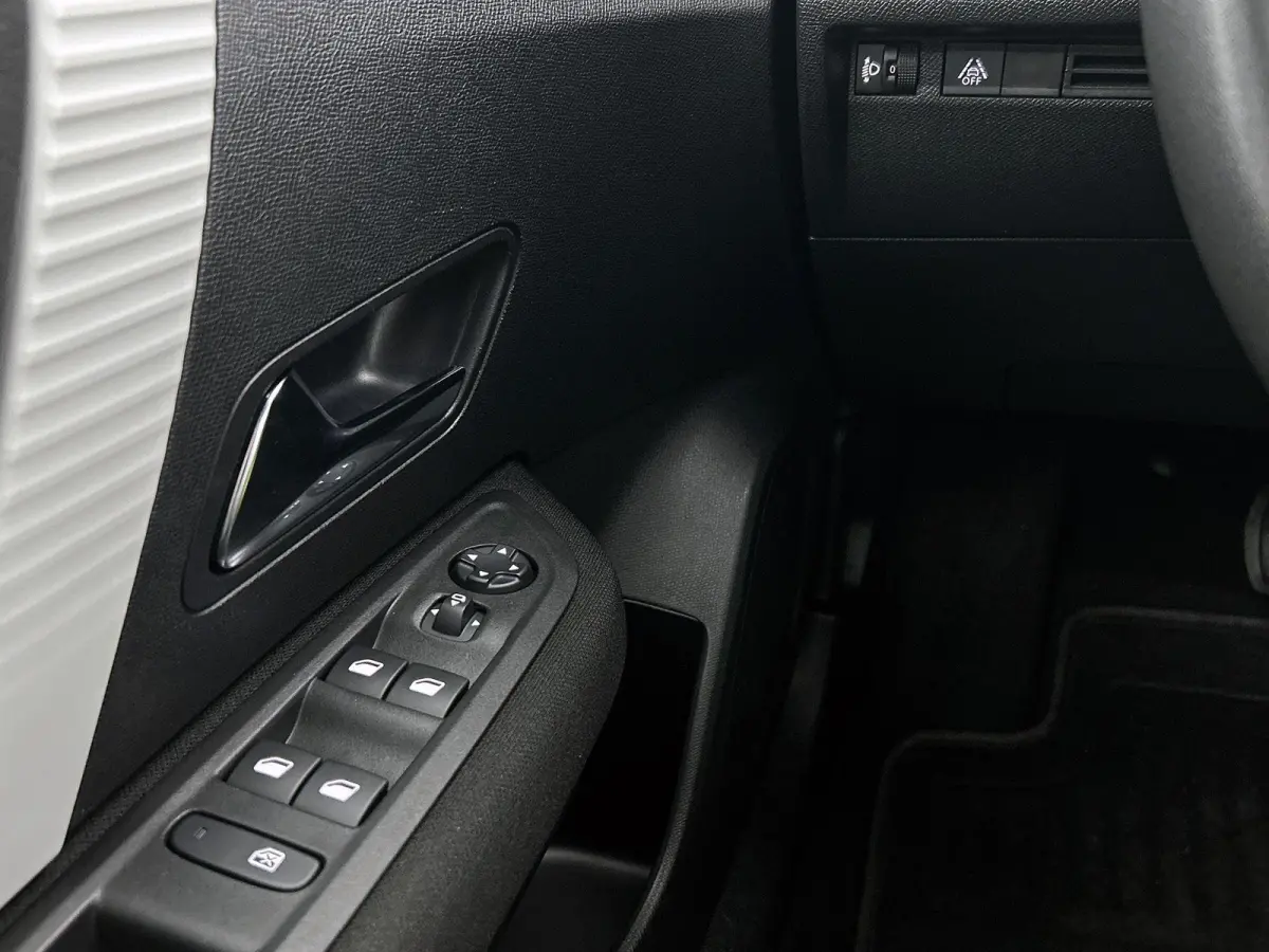 1.2 Hybrid 145pk Plus Automaat | Apple Carplay/Android Auto | Climate Control | Cruise Control | Camera | LED |