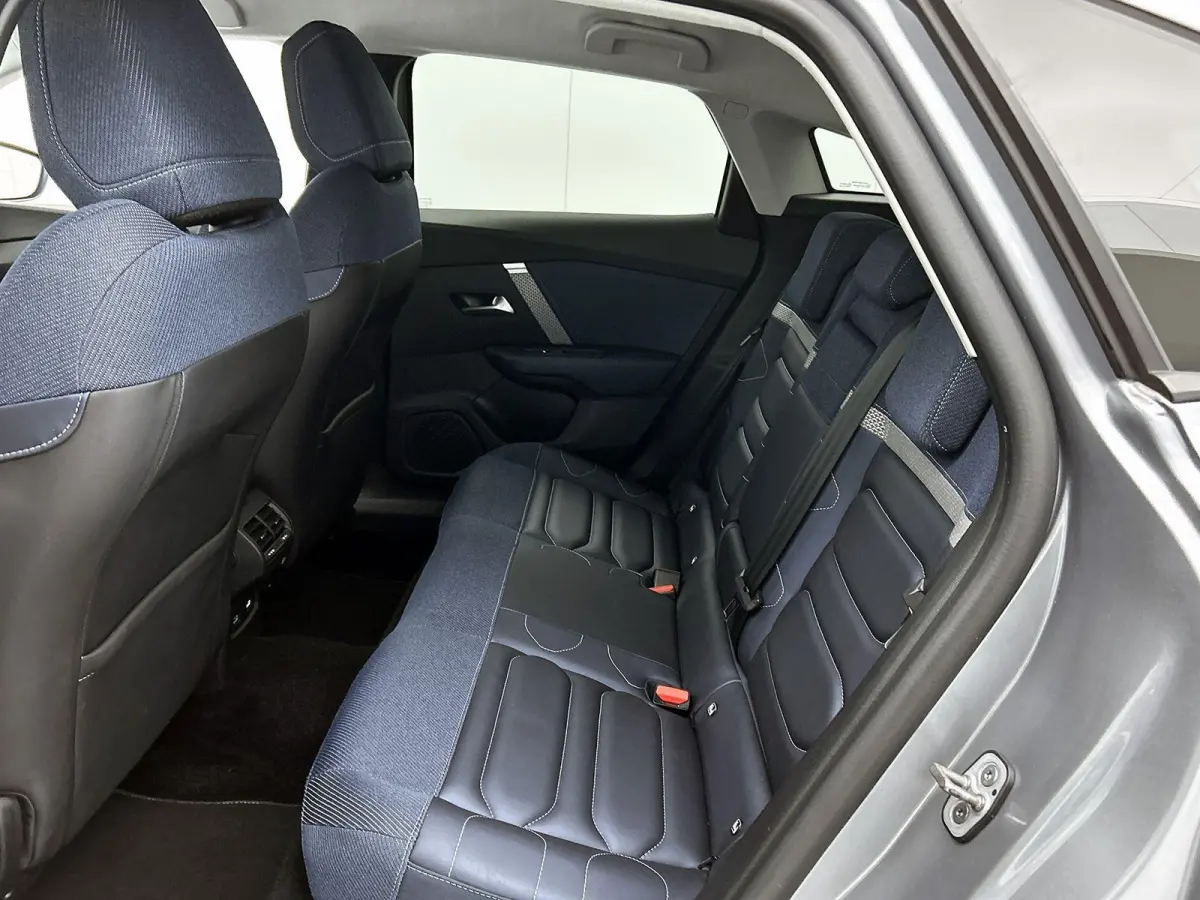 Shine 136pk 50 kWh Automaat | 1ste Eigenaar | Head-Up Display | Navigatie | Winter-Pakket | Climate Control | Adaptieve Cruise Control | Camera | full-LED | 18"LMV |