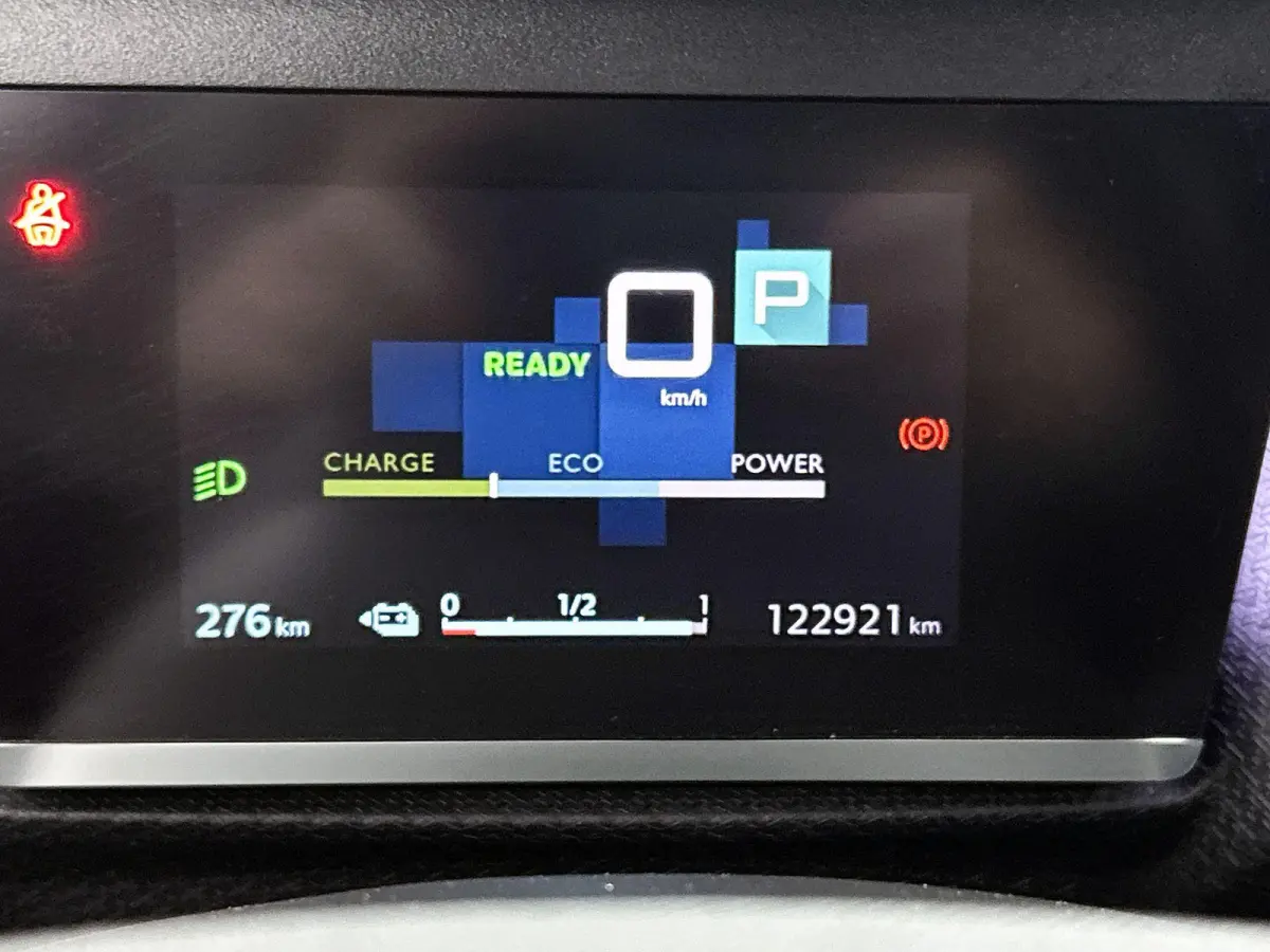 Shine 136pk 50 kWh Automaat | 1ste Eigenaar | Head-Up Display | Navigatie | Winter-Pakket | Climate Control | Adaptieve Cruise Control | Camera | full-LED | 18"LMV |