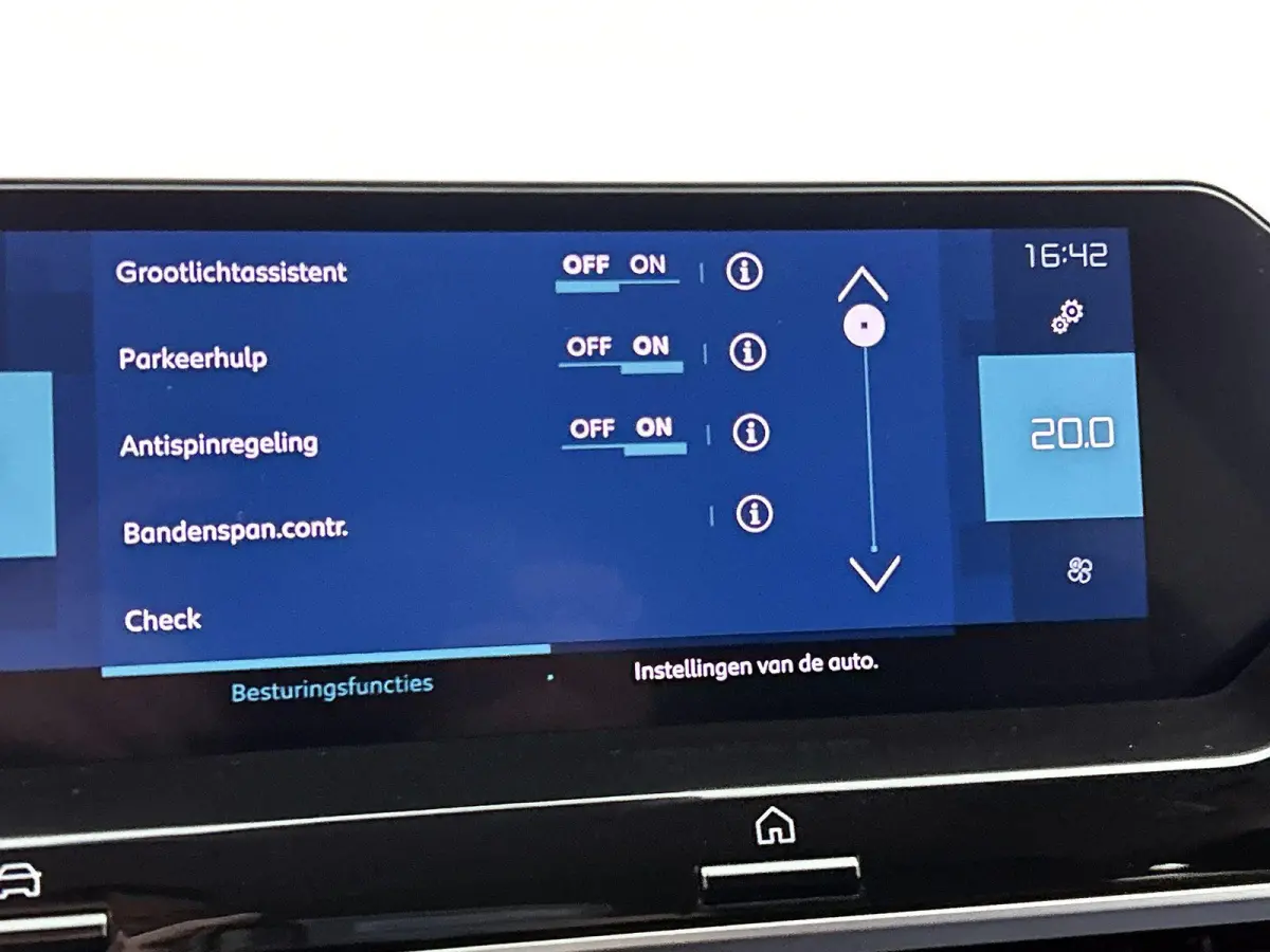 Shine 136pk 50 kWh Automaat | 1ste Eigenaar | Head-Up Display | Navigatie | Winter-Pakket | Climate Control | Adaptieve Cruise Control | Camera | full-LED | 18"LMV |