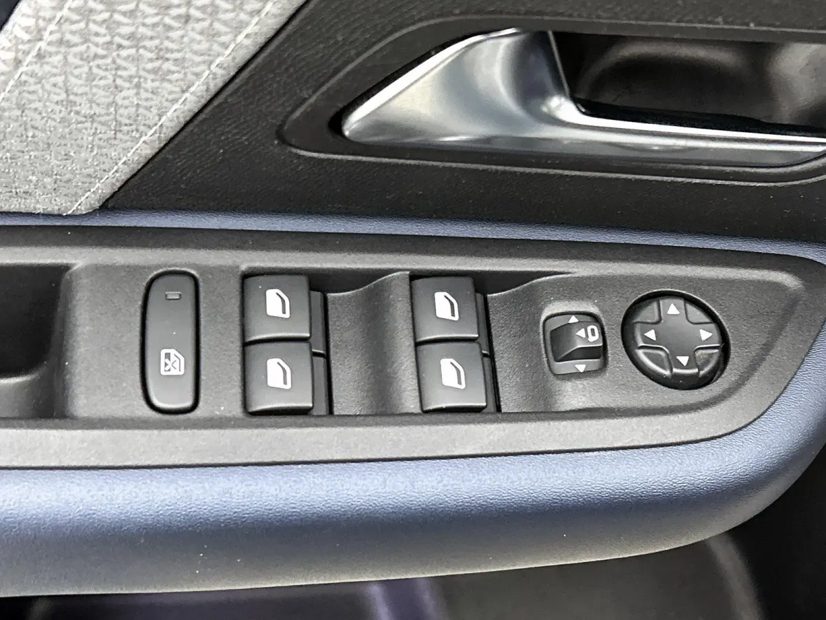 Shine 136pk 50 kWh Automaat | 1ste Eigenaar | Head-Up Display | Navigatie | Winter-Pakket | Climate Control | Adaptieve Cruise Control | Camera | full-LED | 18"LMV |