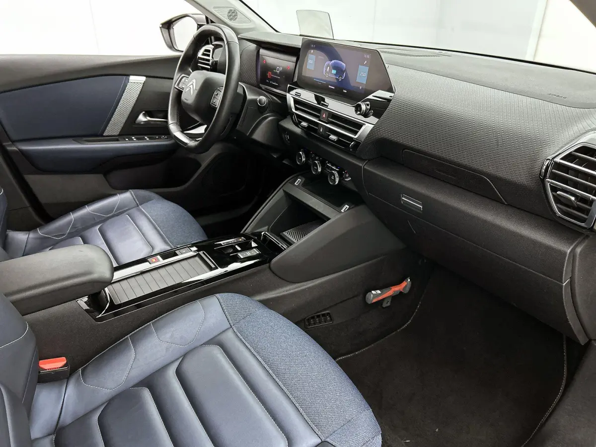 Shine 136pk 50 kWh Automaat | 1ste Eigenaar | Head-Up Display | Navigatie | Winter-Pakket | Climate Control | Adaptieve Cruise Control | Camera | full-LED | 18"LMV |
