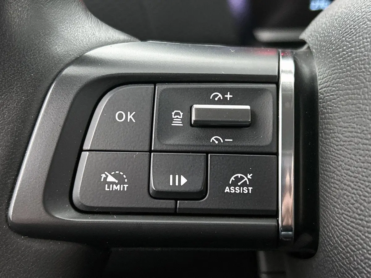 Shine 136pk 50 kWh Automaat | 1ste Eigenaar | Head-Up Display | Navigatie | Winter-Pakket | Climate Control | Adaptieve Cruise Control | Camera | full-LED | 18"LMV |