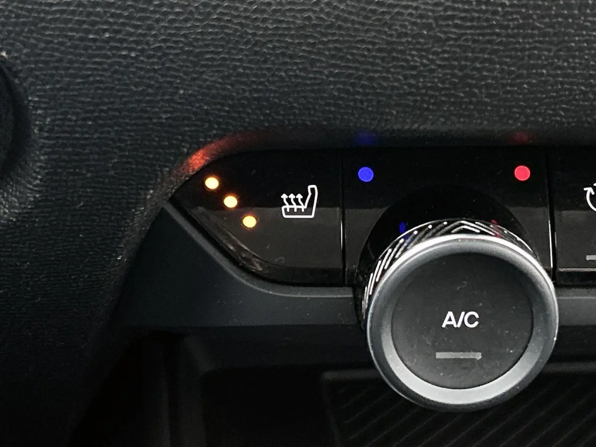 Shine 136pk 50 kWh Automaat | 1ste Eigenaar | Head-Up Display | Navigatie | Winter-Pakket | Climate Control | Adaptieve Cruise Control | Camera | full-LED | 18"LMV |