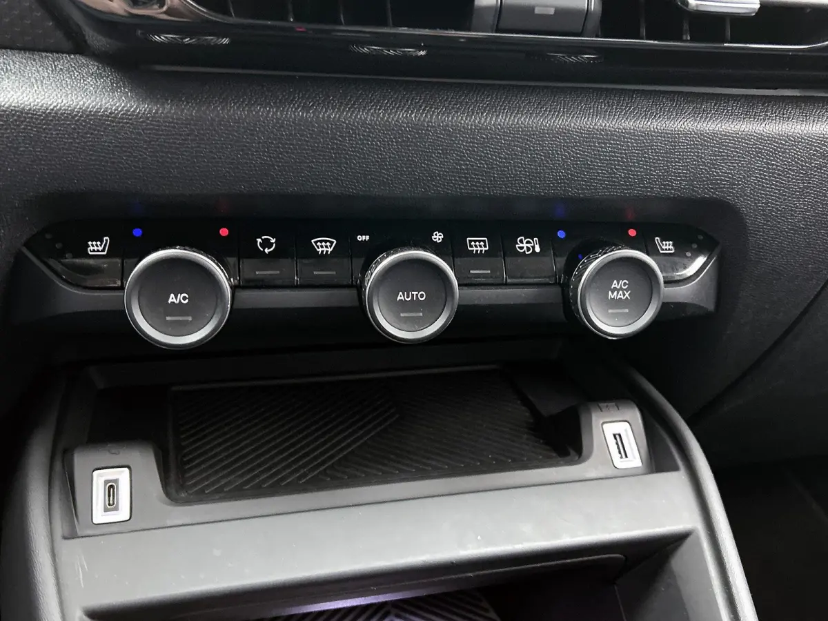 Shine 136pk 50 kWh Automaat | 1ste Eigenaar | Head-Up Display | Navigatie | Winter-Pakket | Climate Control | Adaptieve Cruise Control | Camera | full-LED | 18"LMV |
