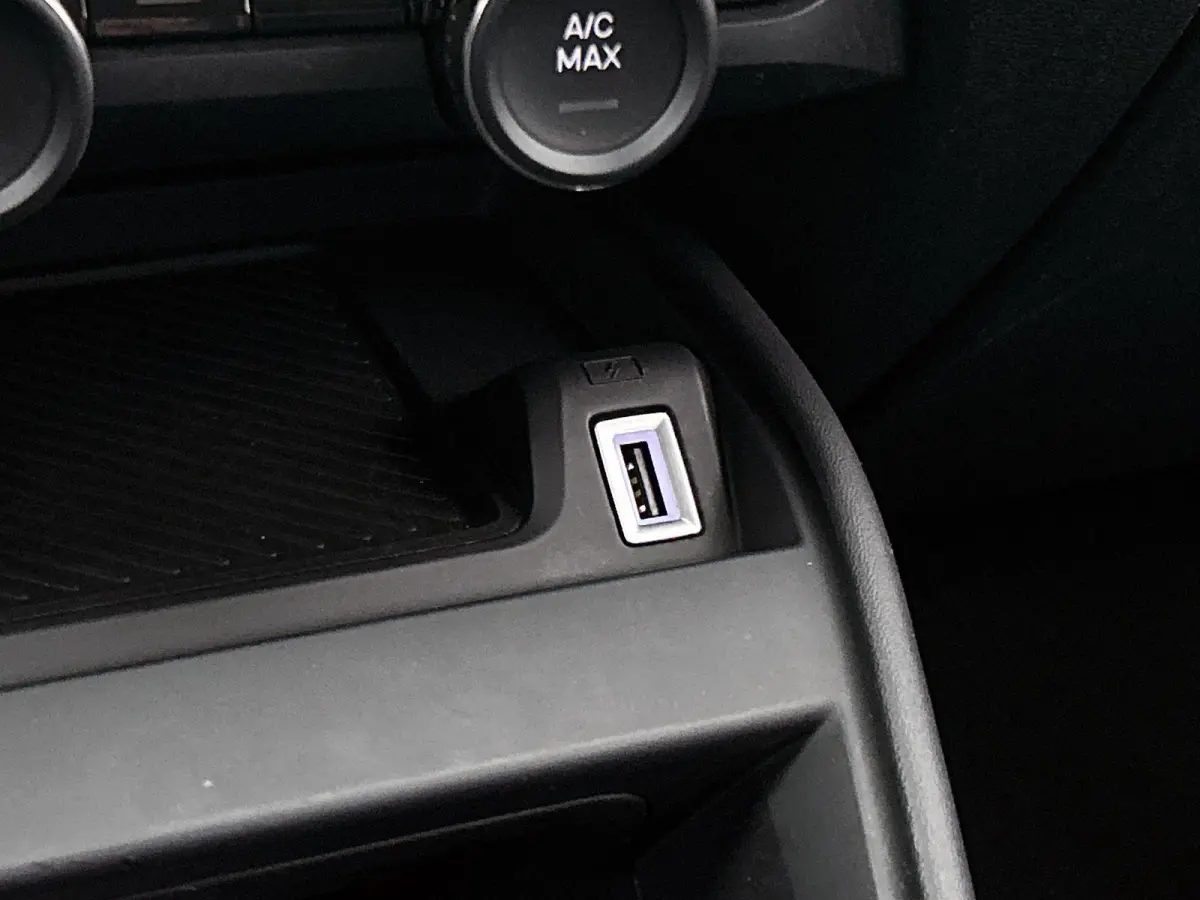 Shine 136pk 50 kWh Automaat | 1ste Eigenaar | Head-Up Display | Navigatie | Winter-Pakket | Climate Control | Adaptieve Cruise Control | Camera | full-LED | 18"LMV |