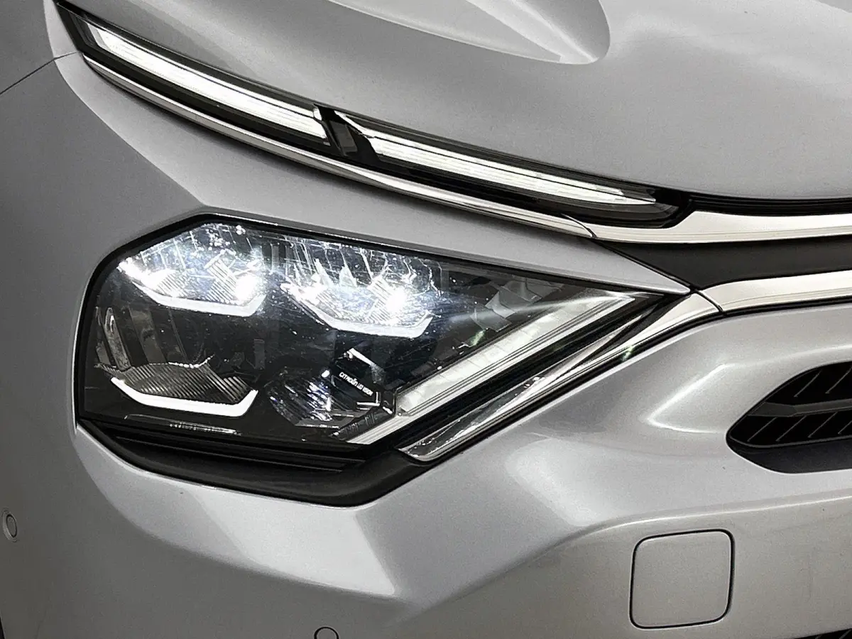 Shine 136pk 50 kWh Automaat | 1ste Eigenaar | Head-Up Display | Navigatie | Winter-Pakket | Climate Control | Adaptieve Cruise Control | Camera | full-LED | 18"LMV |