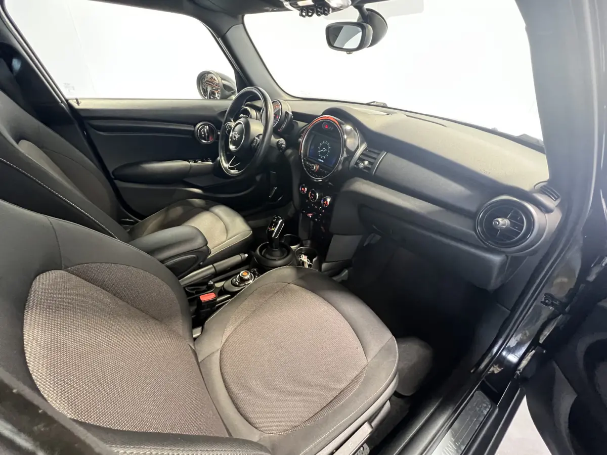 1.5 One Pepper | Navigatie/Android/Apple Carplay | LM Velgen 16" | Cruise Control | PDC Achter | Airco | LED Koplampen |