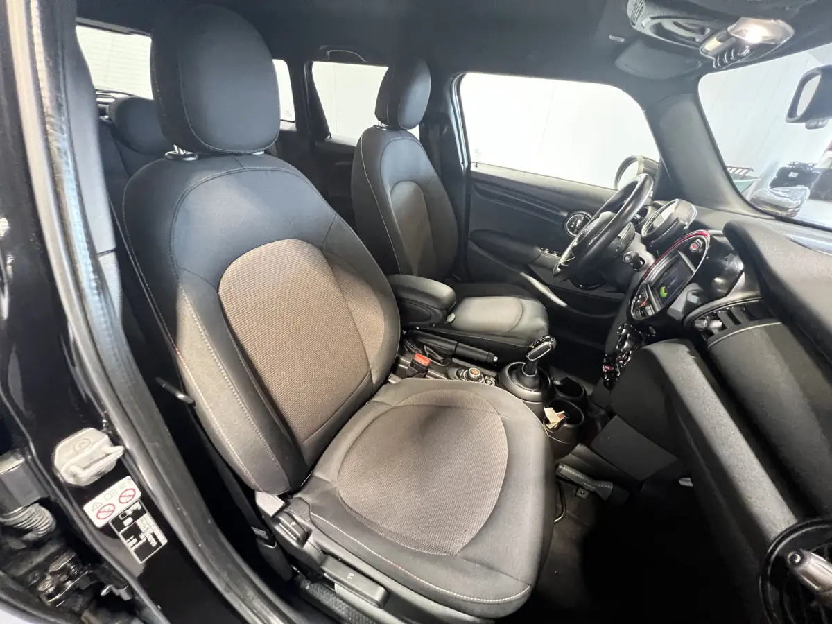 1.5 One Pepper | Navigatie/Android/Apple Carplay | LM Velgen 16" | Cruise Control | PDC Achter | Airco | LED Koplampen |