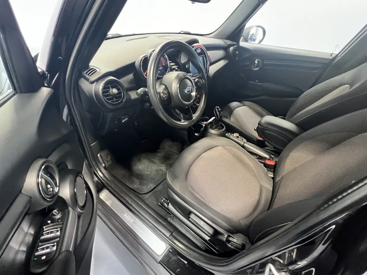 1.5 One Pepper | Navigatie/Android/Apple Carplay | LM Velgen 16" | Cruise Control | PDC Achter | Airco | LED Koplampen |