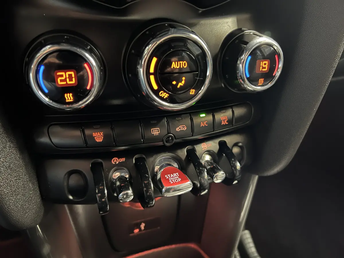 1.5 One Pepper | Navigatie/Android/Apple Carplay | LM Velgen 16" | Cruise Control | PDC Achter | Airco | LED Koplampen |