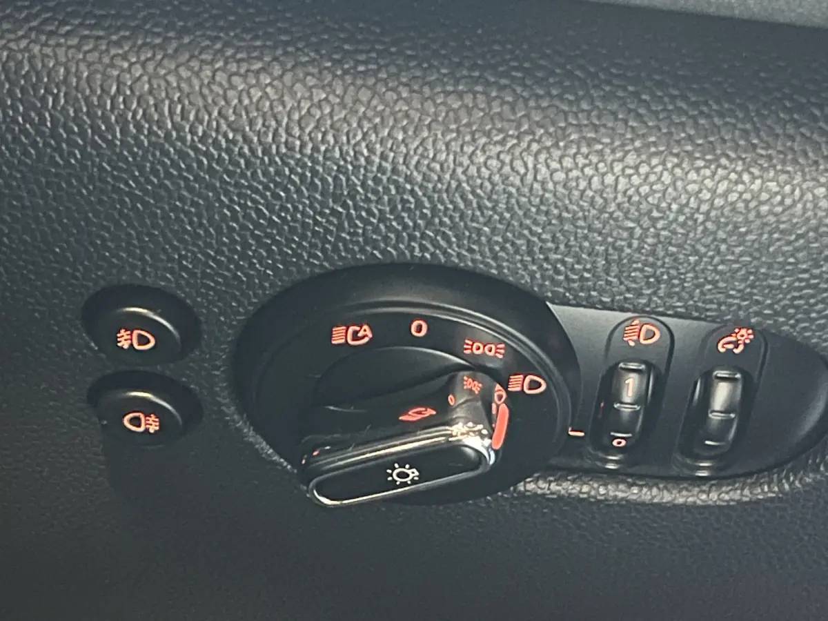 1.5 One Pepper | Navigatie/Android/Apple Carplay | LM Velgen 16" | Cruise Control | PDC Achter | Airco | LED Koplampen |