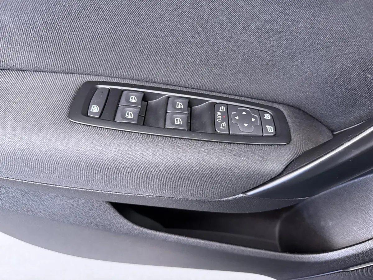 TCe 140 GPF Business Zen | Trekhaak | Parkeercamera | Navigatie |