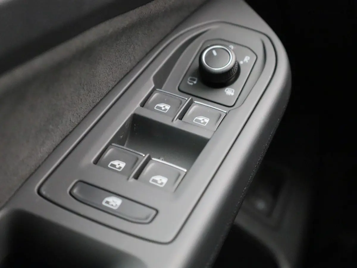 1.5 eHybrid Style Edition 204 PK| Panoramadak | Trekhaak | Navigatie | LED Matrix | Stoelverwarming | Stuurwielverwarming | Dodehoekdetectie