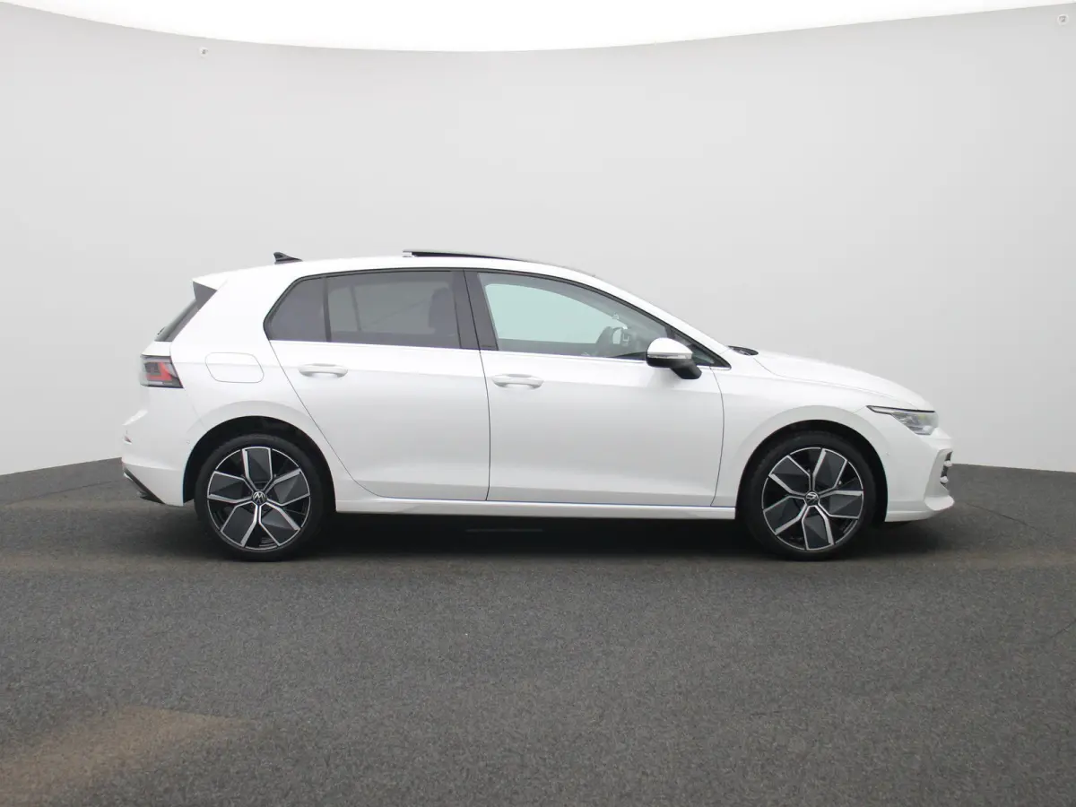 1.5 eHybrid Style Edition 204 PK| Panoramadak | Trekhaak | Navigatie | LED Matrix | Stoelverwarming | Stuurwielverwarming | Dodehoekdetectie
