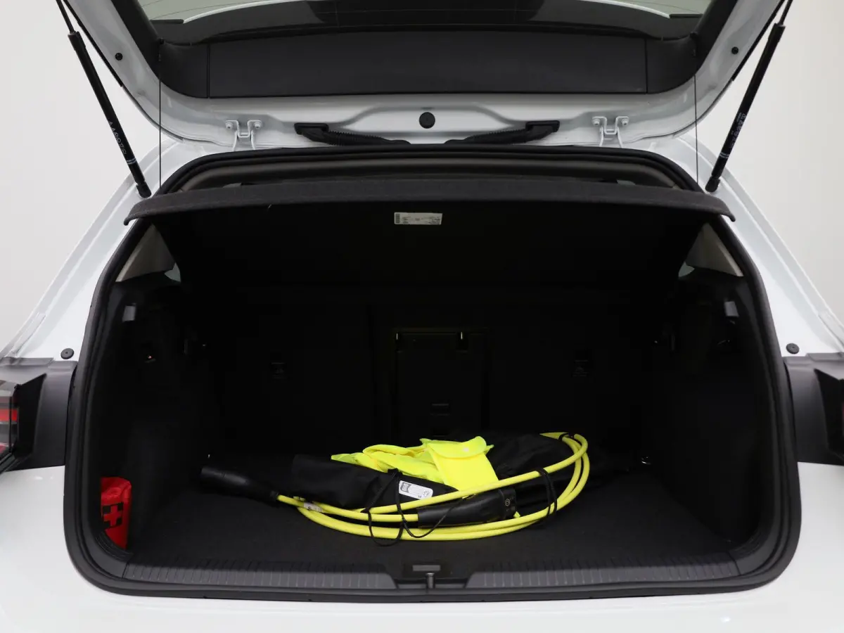 1.5 eHybrid Style Edition 204 PK| Panoramadak | Trekhaak | Navigatie | LED Matrix | Stoelverwarming | Stuurwielverwarming | Dodehoekdetectie