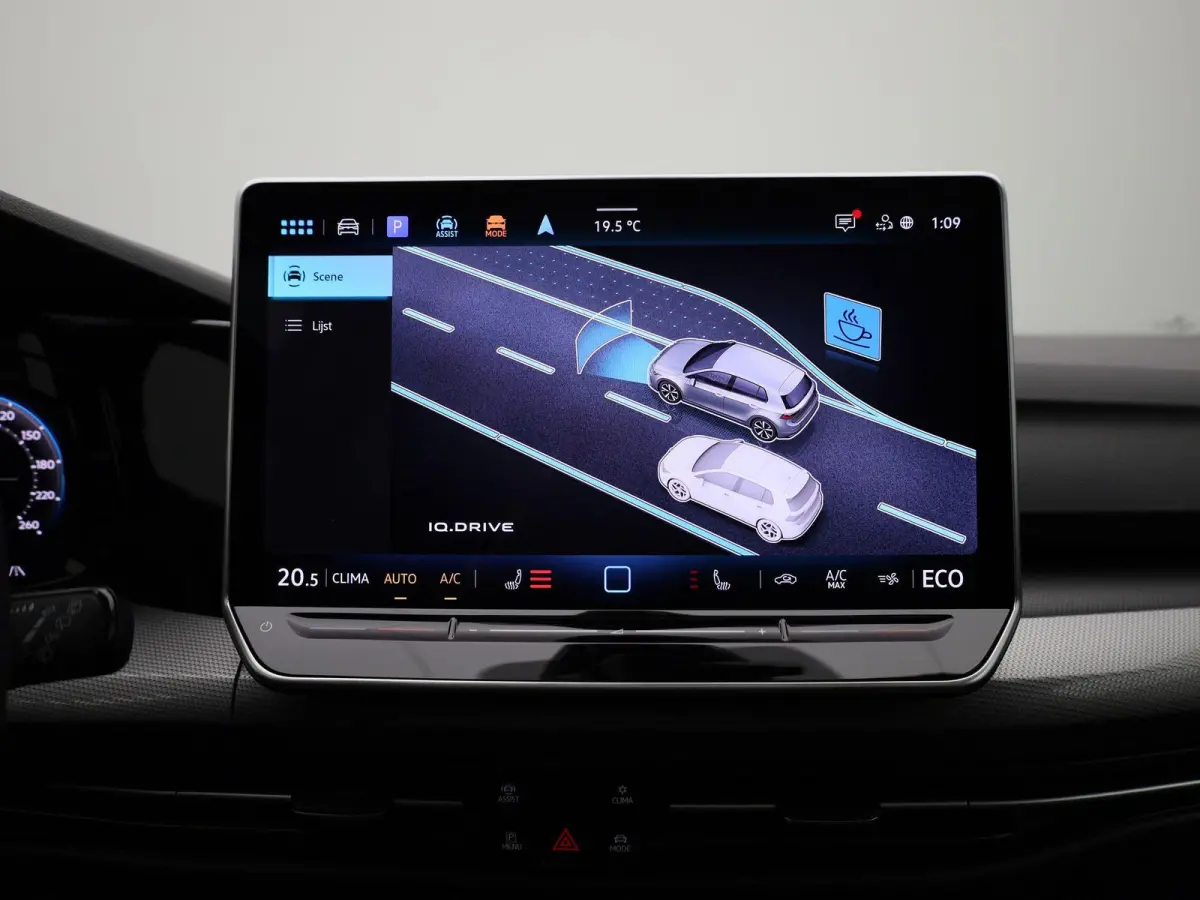 1.5 eHybrid Style Edition 204 PK| Panoramadak | Trekhaak | Navigatie | LED Matrix | Stoelverwarming | Stuurwielverwarming | Dodehoekdetectie