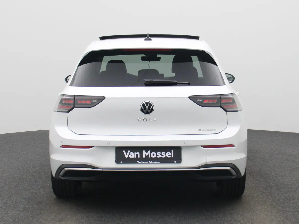1.5 eHybrid Style Edition 204 PK| Panoramadak | Trekhaak | Navigatie | LED Matrix | Stoelverwarming | Stuurwielverwarming | Dodehoekdetectie