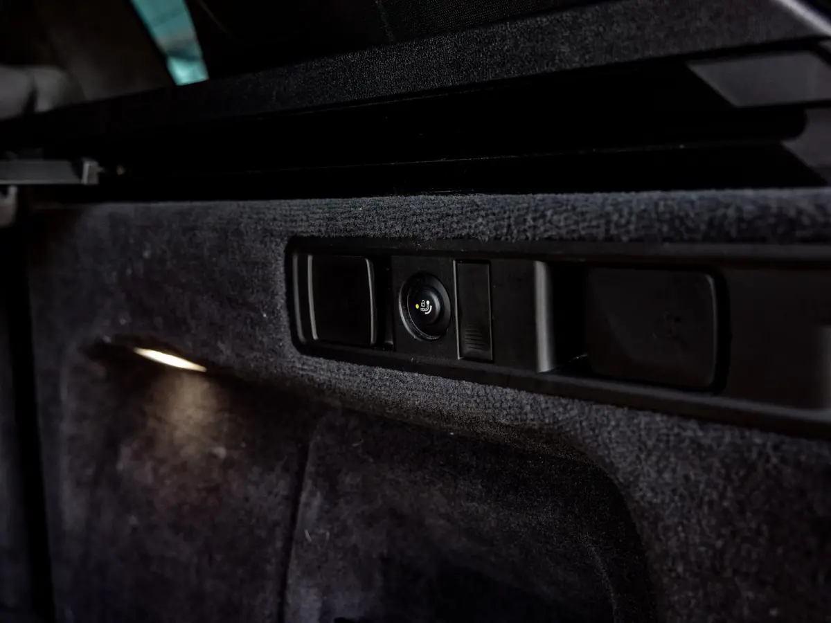 M Competition | M DRIVERS PACK | BOWERS & WILKINS | SOFTCLOSE | SKYLOUNGE PANORAMA/SCHUIF-KANTELDAK | STOELVENTILATIE | TV SCHERMEN ACHTER | NL GELEVERD | DEALER ONDERHOUDEN | CARBONZWART | 