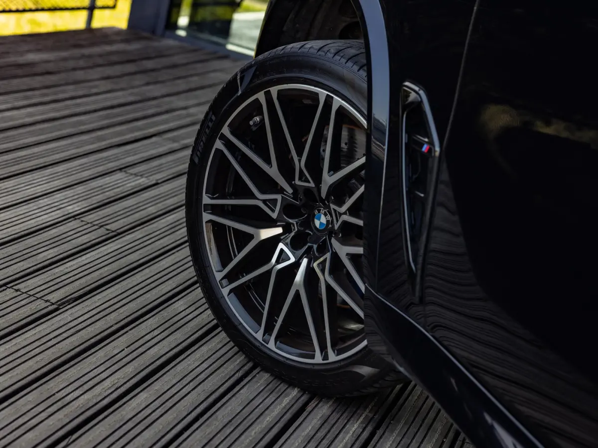 M Competition | M DRIVERS PACK | BOWERS & WILKINS | SOFTCLOSE | SKYLOUNGE PANORAMA/SCHUIF-KANTELDAK | STOELVENTILATIE | TV SCHERMEN ACHTER | NL GELEVERD | DEALER ONDERHOUDEN | CARBONZWART | 