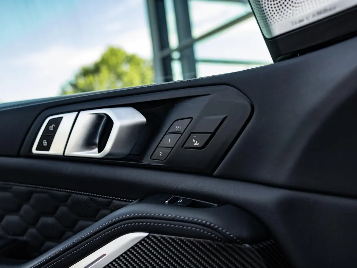 M Competition | M DRIVERS PACK | BOWERS & WILKINS | SOFTCLOSE | SKYLOUNGE PANORAMA/SCHUIF-KANTELDAK | STOELVENTILATIE | TV SCHERMEN ACHTER | NL GELEVERD | DEALER ONDERHOUDEN | CARBONZWART | 