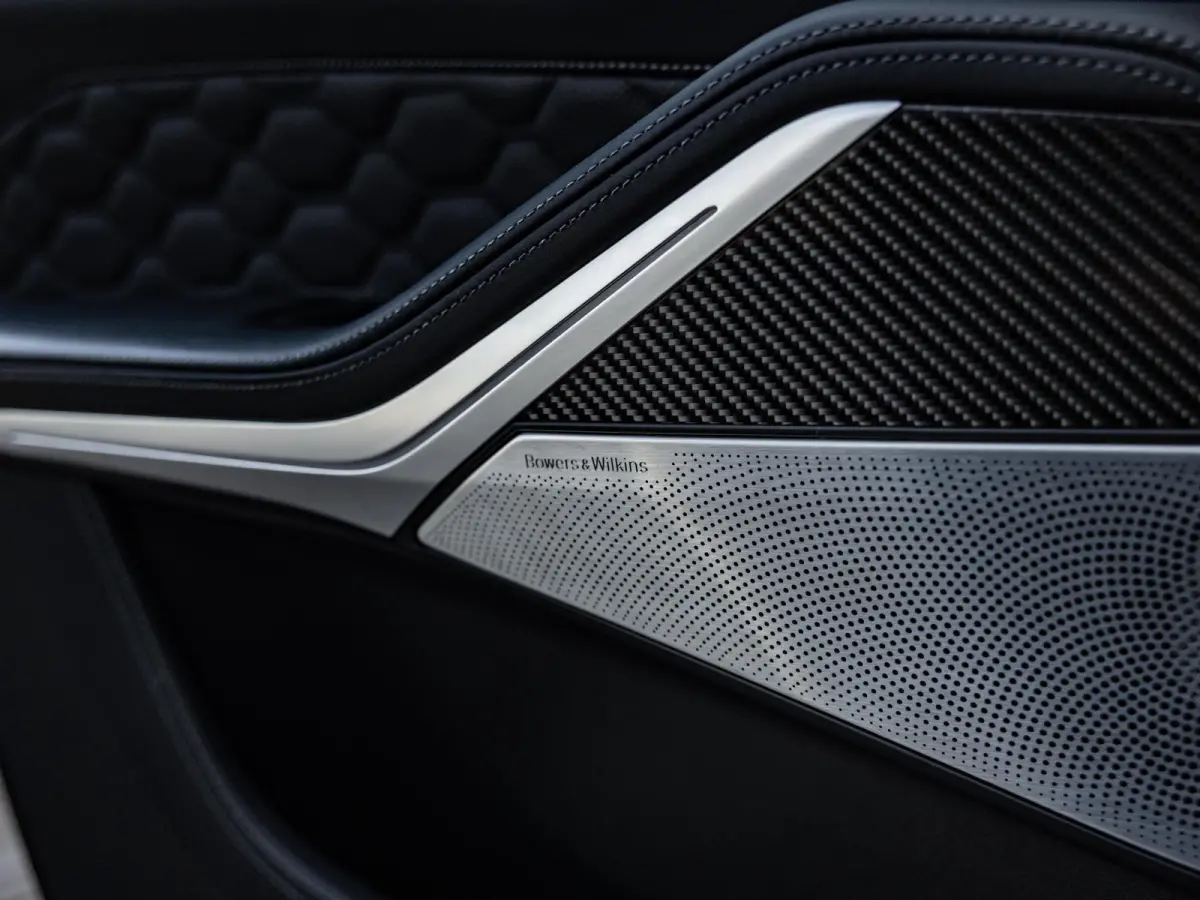 M Competition | M DRIVERS PACK | BOWERS & WILKINS | SOFTCLOSE | SKYLOUNGE PANORAMA/SCHUIF-KANTELDAK | STOELVENTILATIE | TV SCHERMEN ACHTER | NL GELEVERD | DEALER ONDERHOUDEN | CARBONZWART | 
