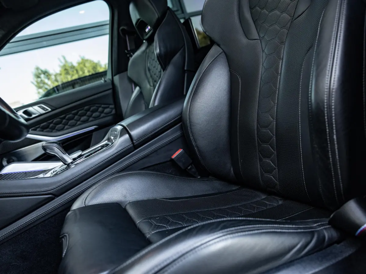 M Competition | M DRIVERS PACK | BOWERS & WILKINS | SOFTCLOSE | SKYLOUNGE PANORAMA/SCHUIF-KANTELDAK | STOELVENTILATIE | TV SCHERMEN ACHTER | NL GELEVERD | DEALER ONDERHOUDEN | CARBONZWART | 